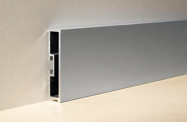 Металлический плинтус BA400
