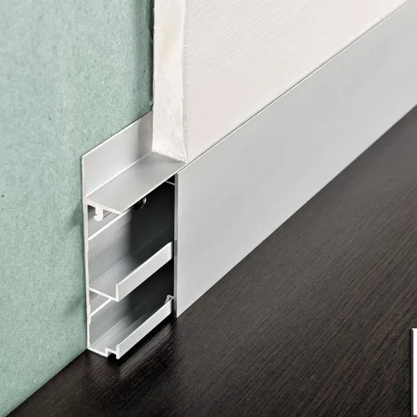 Metāla grīdlīstes Flat